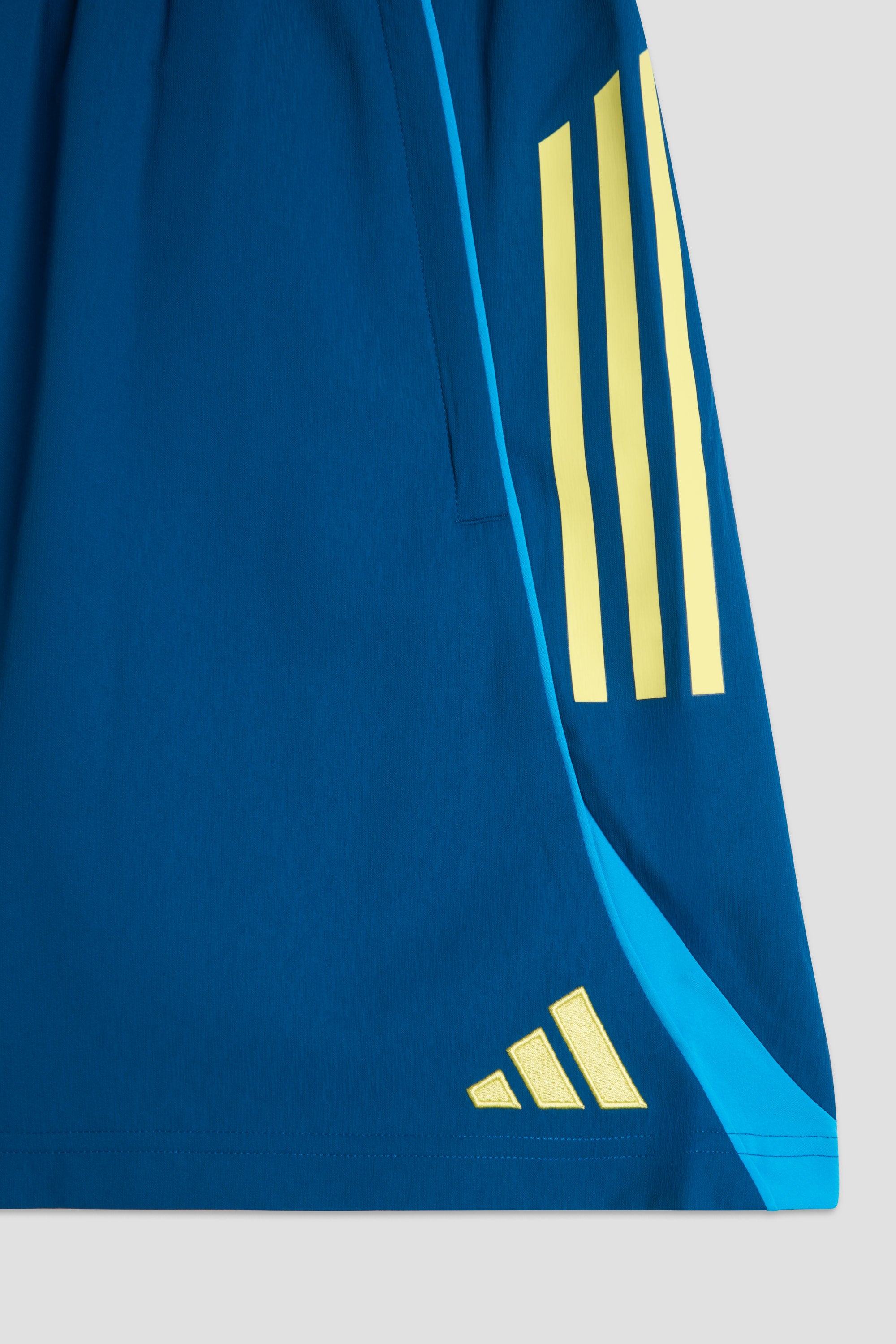 Como 1907 Off-pitch Shorts 2025/2026