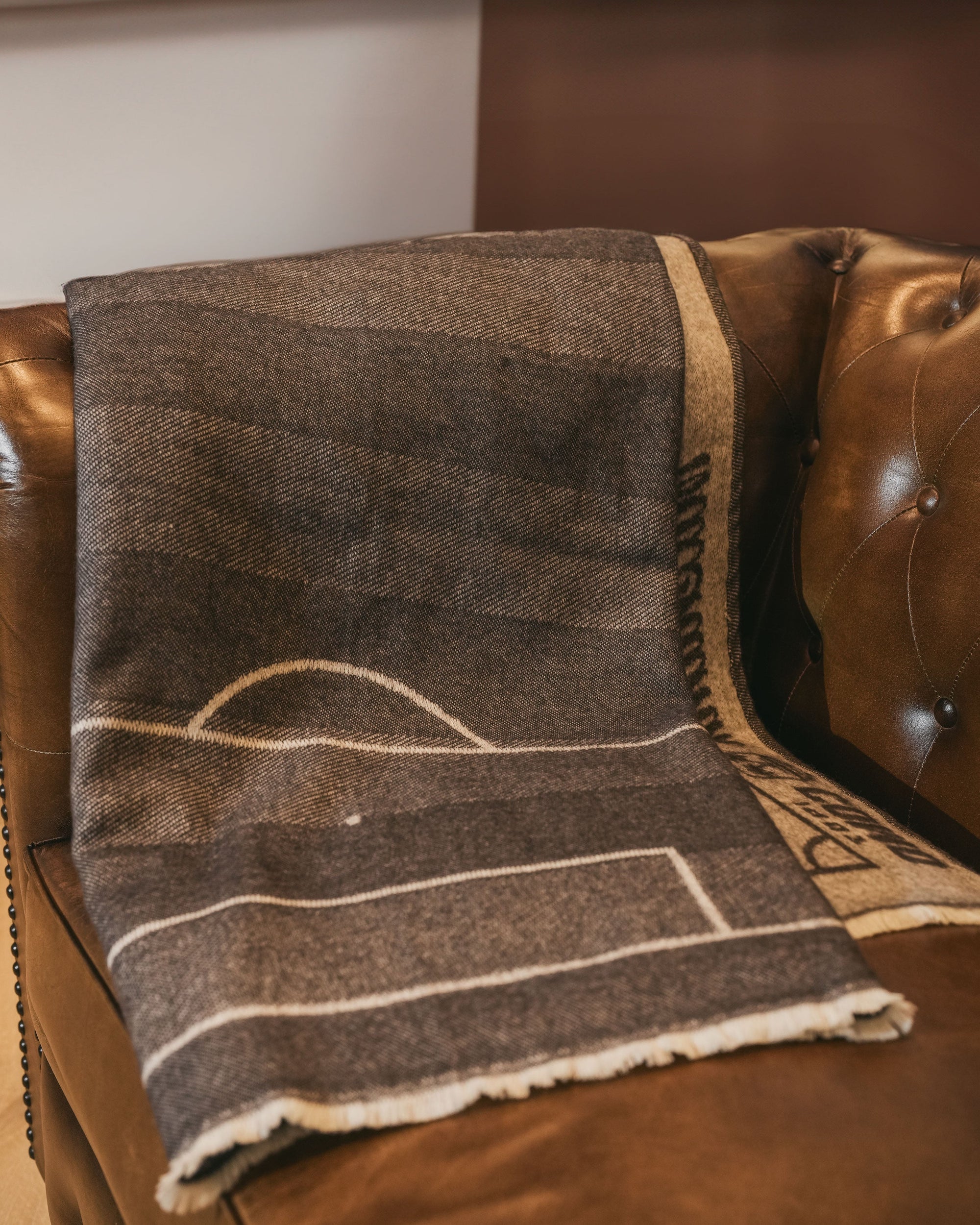 Coperta in Merino con Campo da Calcio Marrone